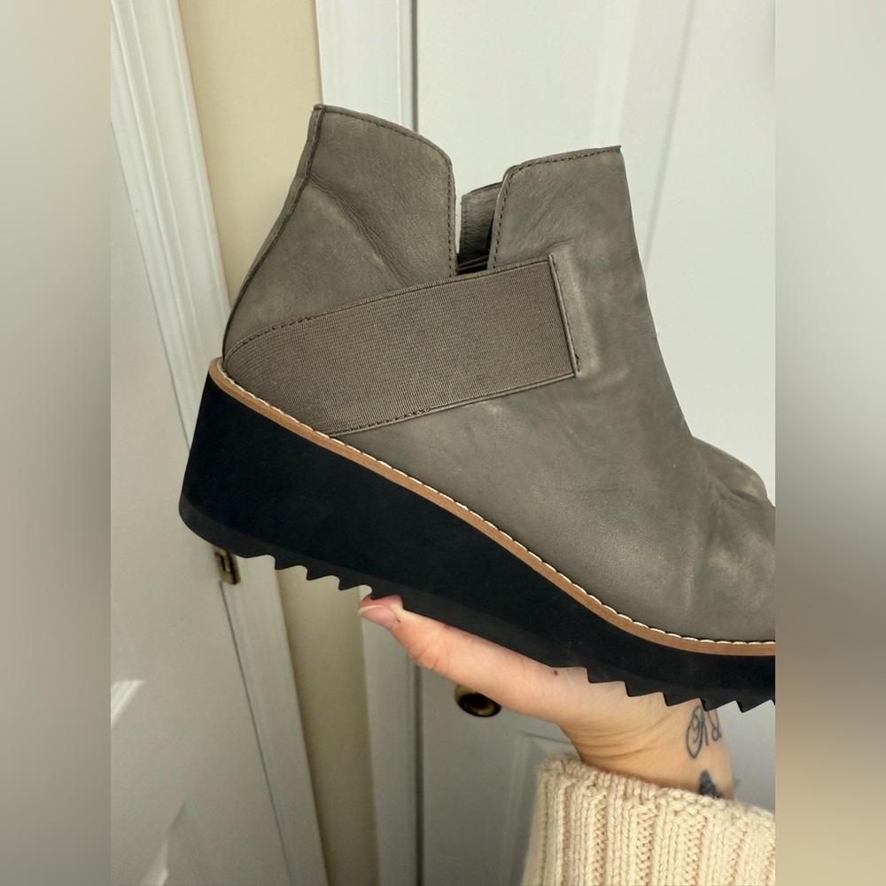 GUC Eileen Fisher Lark Gray Wedge Heel Booties Size 8 Leather Upper - Picture 6 of 10